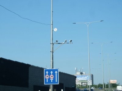Deze onzichtbare camera betrapt je telefoon in de auto